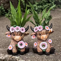 Cute Floral Highland Cow Resin Ornament, Dual Purpose Pen Holder & Mini Succulent Plant Pot, Rustic Desktop Decor Gift for Students Garden Lovers