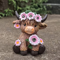 Cute Floral Highland Cow Resin Ornament, Dual Purpose Pen Holder & Mini Succulent Plant Pot, Rustic Desktop Decor Gift for Students Garden Lovers